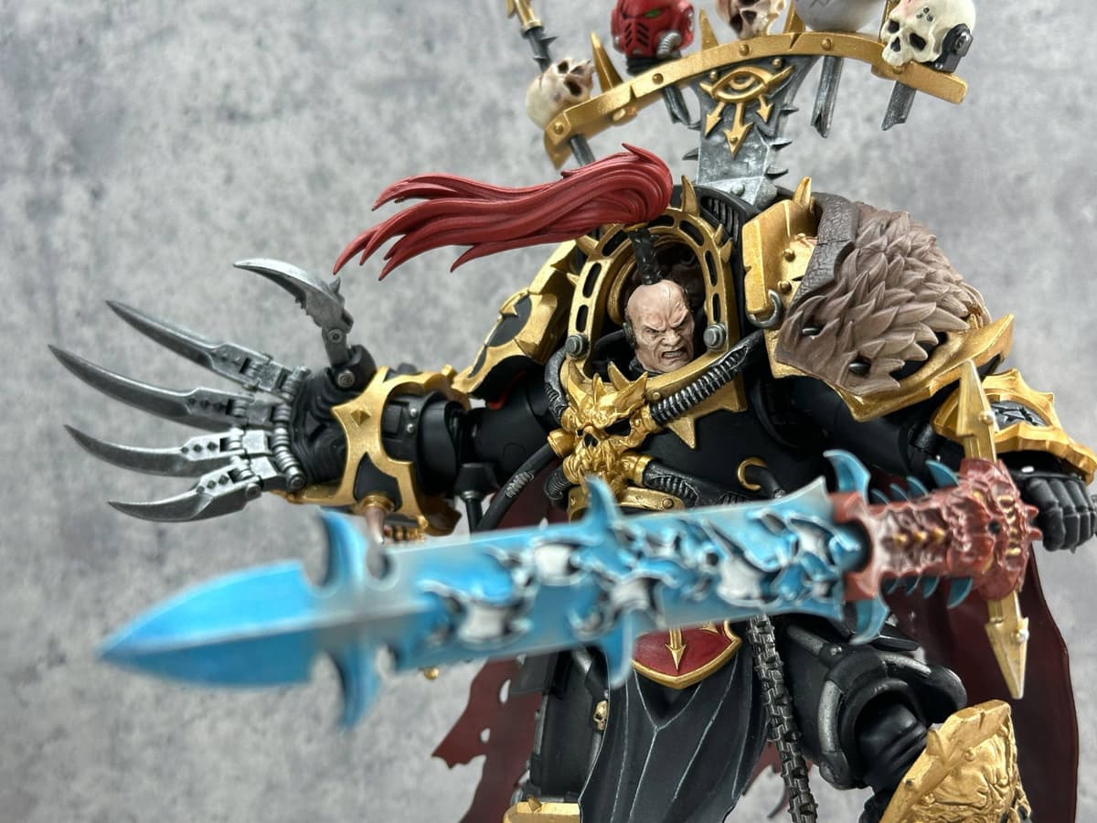 JoyToy's Warhammer 40,000 Abaddon the Despoiler Figure Review Released