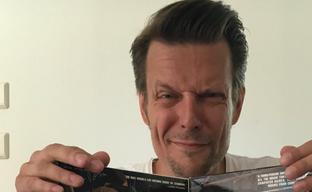 Сэм Лейк в ожидании ремастера Alan Wake осваивает TikTok — он искупался в «подозрительном месте»