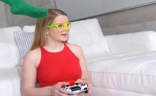 Владельцы PlayStation стали чаще смотреть порно