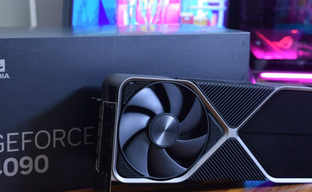 Огромную NVIDIA GeForce RTX 4090 сравнили с собакой: опубликованы фото графического ускорителя