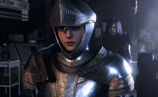 Ashley en el remake de Resident Evil 4 se prueba una armadura pesada. Después de 18 años, a Leon todavía le cuesta sostener la carga