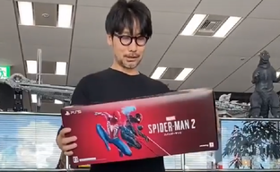 Hideo Kojima received a collector's edition of Spider-Man 2. Unboxing by a genius