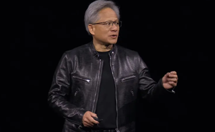 Босс NVIDIA сменил легендарную кожанку. Пользователи оценили стоимость нового образа Дженсена Хуанга