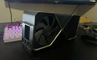 Пользователь Reddit нашел прототип RTX 4090 Ti в мусорном баке и поделился фотографиями