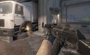 Valve modificó la rara animación de inspección del AK-47 en CS2 y se preocupó por los creadores de mapas en Steam