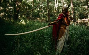 Miquella's Blade and the Red Valkyrie: Model Showed Malenia Cosplay from Elden Ring
