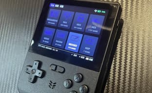 Photos of the XU20 V32 Portable and Gaming Retro Console Without Sticks Leaked
