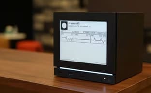 Steam Machine to Allow Customization, Including Replacing the Front Panel with an E-ink Screen Displaying CPU and GPU Temperature