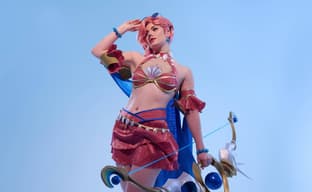 Fashion House "Frel" Director: Model Shows Beach Skin Ashe Cosplay from League of Legends