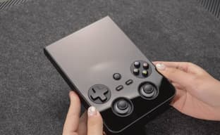Anbernic muestra el unboxing de la RG 477V: una consola portátil con panel frontal de cristal
