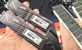 Un gamer compró DDR5, pero recibió viejas memorias DDR2 con pegatinas y una placa de metal para el peso