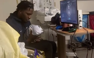"Father of the Year": Gamer Starts Playing Xbox in Hospital While His Wife is in Labor