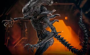 Hot Toys Releases Burnt Xenomorph Figure from \"Alien: Romulus\"