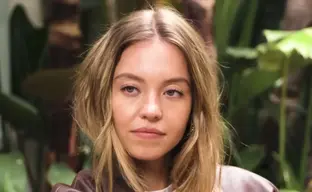 Sydney Sweeney es "relajada" y está contenta con su papel en la adaptación cinematográfica de Split Fiction, dice Josef Fares