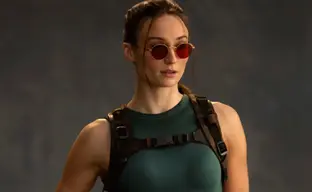 Съемки сериала по мотивам Tomb Raider приостановлены из-за травмы, которую получила Софи Тернер