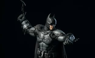 Inart mostró el desempaquetado de la figura de Batman con el traje dañado del juego Batman: Arkham Origins
