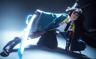 Cosplayer muestra el aspecto de Hosimi Miyabi de Zenless Zone Zero: espadachina abnegada