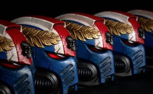 Starforged lanzó una luz nocturna con forma de casco de Demetrius Titus de Warhammer 40,000: Space Marine 2