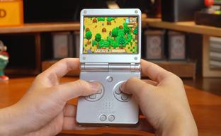 Stardew Valley and Pokemon Emerald Version Launched on Anbernic RG SP Portable Foldable Console