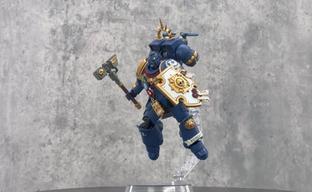 Фигурка капитана «Ультрамаринов» из Warhammer 40,000 получила видео с распаковкой от JoyToy