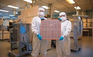 Intel is back in the big chip race: the company is preparing up to $20 billion