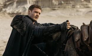 «Трудно быть богом» стартует 3 сентября — вышел большой трейлер сериала по повести братьев Стругацких