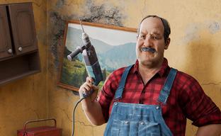 Reseña de Low-Budget Repairs: barato, torpe, pero con alma, reparamos paneles