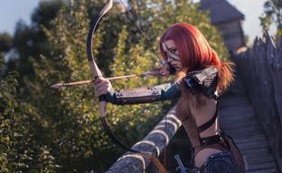 Модель представила косплей Эйлы Охотницы из The Elder Scrolls V: Skyrim — верной почитательницы Хирсина