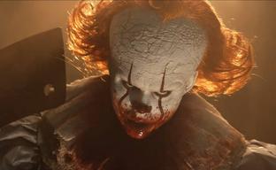 (18+) Queen Studios muestra un adelanto de la estatua de Pennywise de la serie "It: Welcome to Derry"