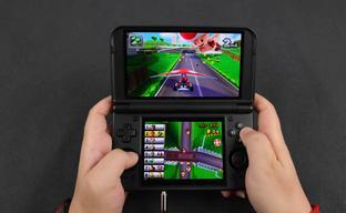 Retroid Pocket Duo Lite Shown in Action: Mario Kart 7 Launched on Dual-Screen Clamshell