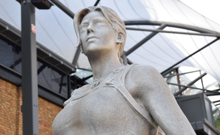 Tomb Raider Fans Funded the Installation of a Two-Meter Lara Croft Statue in Derby - The City Where the First Part of the Franchise Was Created