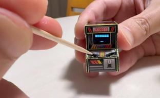 Folk craftsman created a tiny arcade machine controlled by a toothpick