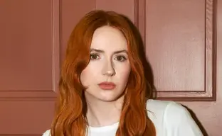 Карен Гиллан станет женой Генри Кавилла в ремейке «Горца»