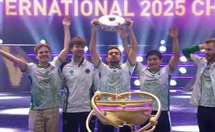 Un ruso en el equipo Team Falcons se corona campeón del torneo The International 2025 de Dota 2