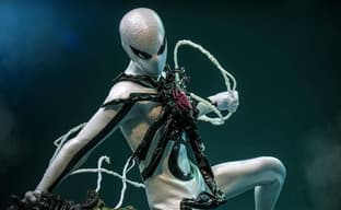Aliens vs. Vengadores: Hot Toys anuncia una nueva figura de Miles Morales con el traje de Spider-Man