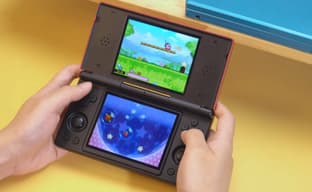 Anbernic Plays Nintendo DS Projects on a Dual-Screen RG DS Portable Clamshell Console