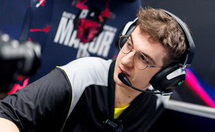 El streamer Evelone192 compró los derechos de la transmisión en ruso del Major de CS2