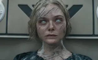 Nuevo fragmento de la película "Predator: Planeta de la Muerte" muestra el segundo papel de Elle Fanning y confirma la conexión con "Alien"