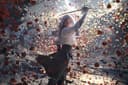 Пора пролить немного чернил: косплеер воплотила образ Маэль из Clair Obscur: Expedition 33