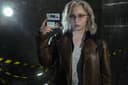 Modelo muestra el cosplay de Grace Ashcroft de Resident Evil Requiem: analista técnica del FBI en acción