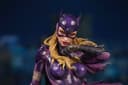 Sideshow Collectibles muestra el unboxing y el montaje de la estatua de Stephanie Brown con el traje de Batgirl