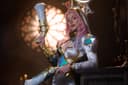 The model showcased a cosplay of Miss Fortune from League of Legends in the prestigious "Broken Covenant" skin