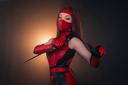 Cosplayer muestra a Skarlet de Mortal Kombat 11 con su skin clásica: un encuentro con la maga de sangre