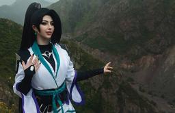 En defensa del equipo: cosplayer se presenta como la agente Sage de Valorant