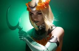Princesa del Inframundo: modelo muestra el cosplay de Melinoe del juego Hades 2