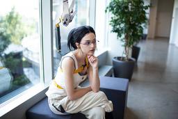 Especialista en física aplicada: una fanática mostró un cosplay de Mamá del juego Death Stranding