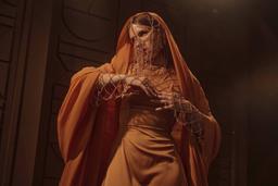 Llegada a Arrakis: una modelo muestra el cosplay de Lady Jessica de la película "Dune: Parte Uno"