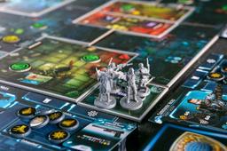 Batalla contra invasores alienígenas: se abre la preventa del juego de mesa "La Tierra en Asedio. Llama de Guerra"