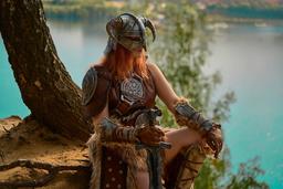 "¡Espera! ¡Espera! ¡Mira el reloj!": una fan muestra un cosplay de Dovahkiin de The Elder Scrolls 5: Skyrim