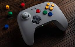 Para los fans de Nintendo 64: se abre el pedido anticipado del mando 8BitDo 64 en color gris clásico